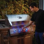 Serie 700 empotrada de 32" con quemador trasero infrarrojo a gas natural, acero inoxidable